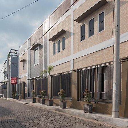 红多兹伊斯兰普拉斯酒店-特帕雷夫井里汶3号 外观 照片