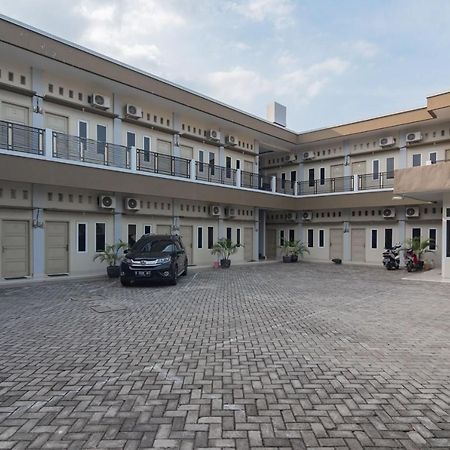 红多兹伊斯兰普拉斯酒店-特帕雷夫井里汶3号 外观 照片