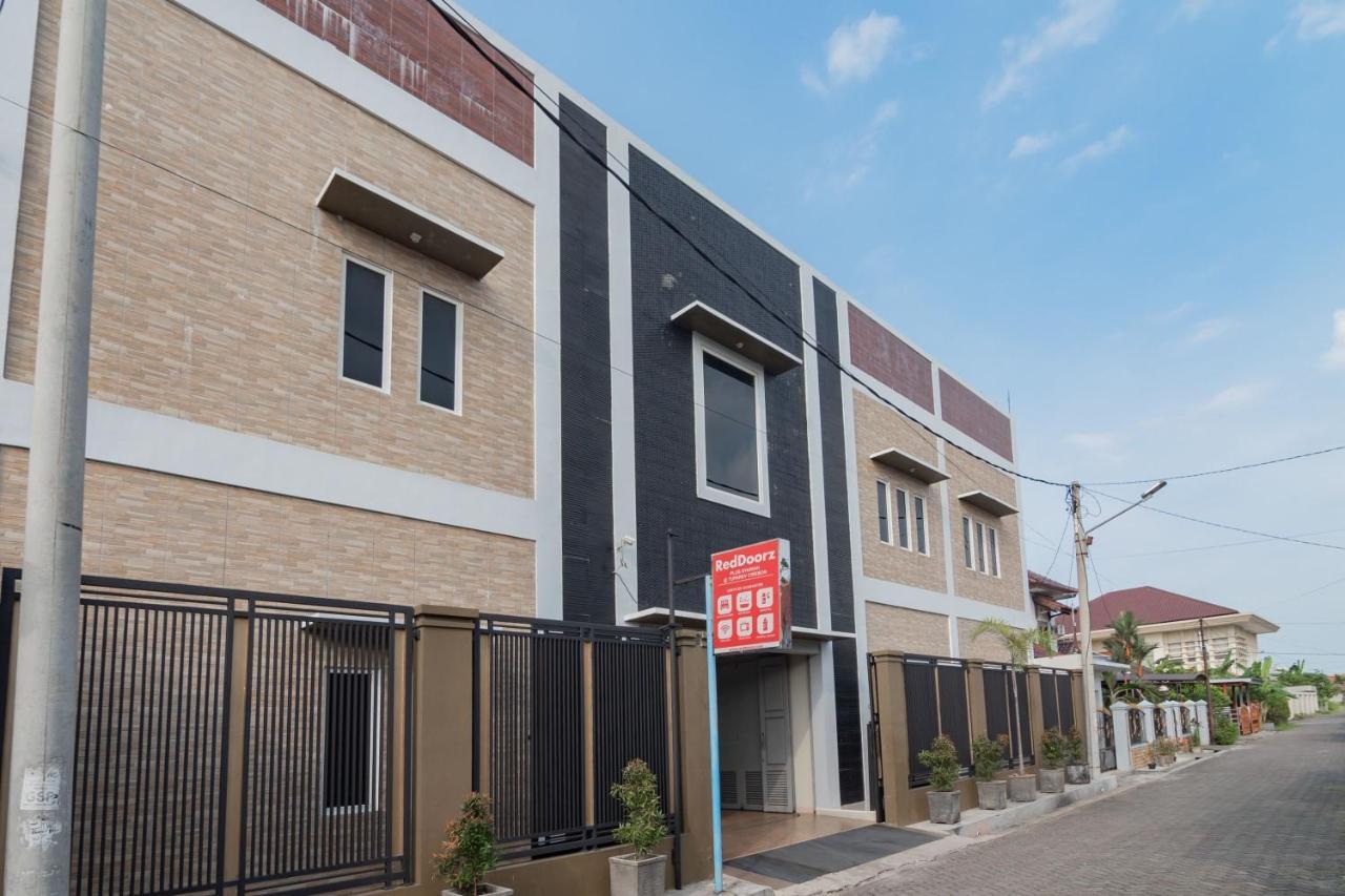 红多兹伊斯兰普拉斯酒店-特帕雷夫井里汶3号 外观 照片