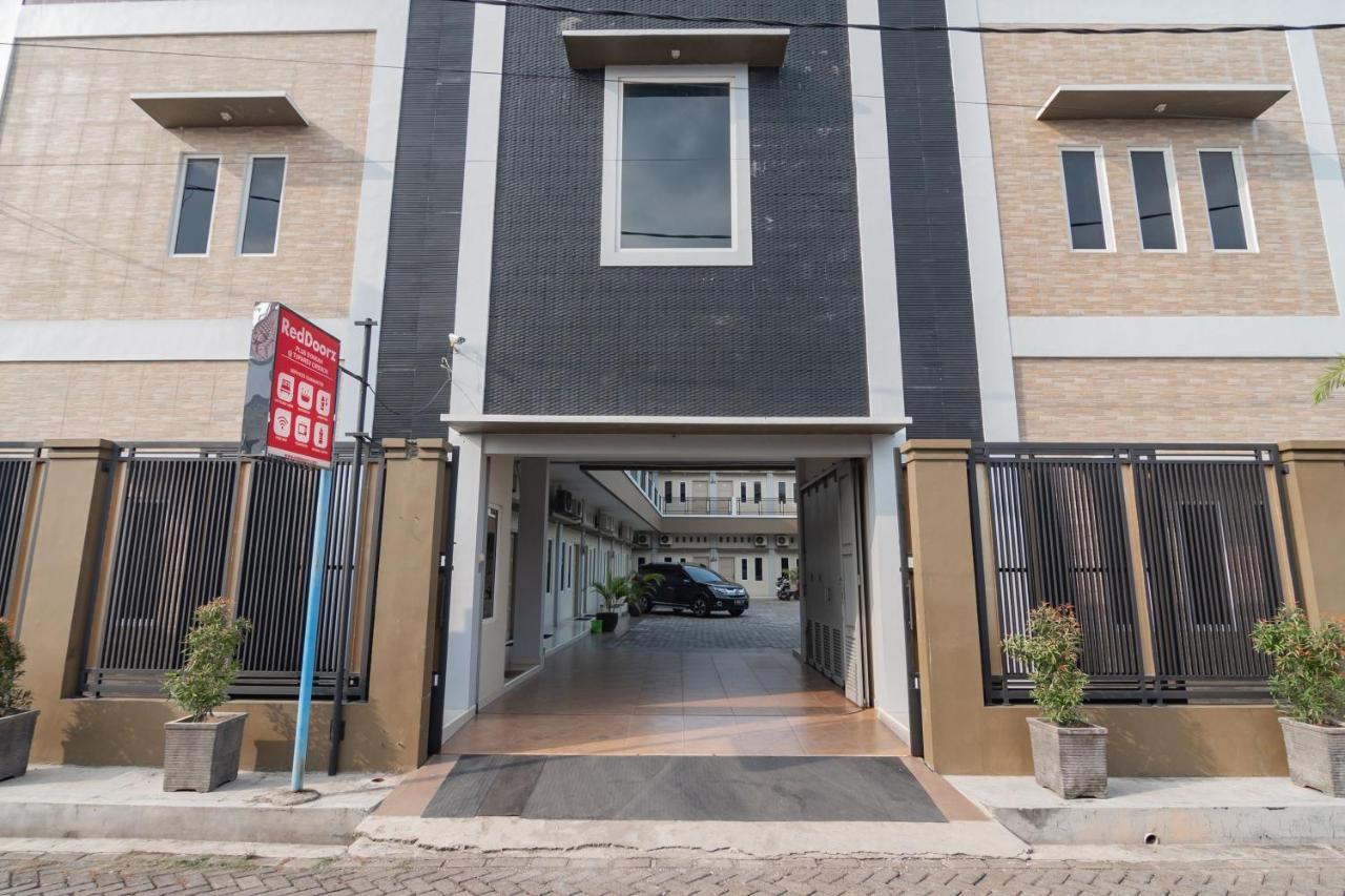 红多兹伊斯兰普拉斯酒店-特帕雷夫井里汶3号 外观 照片